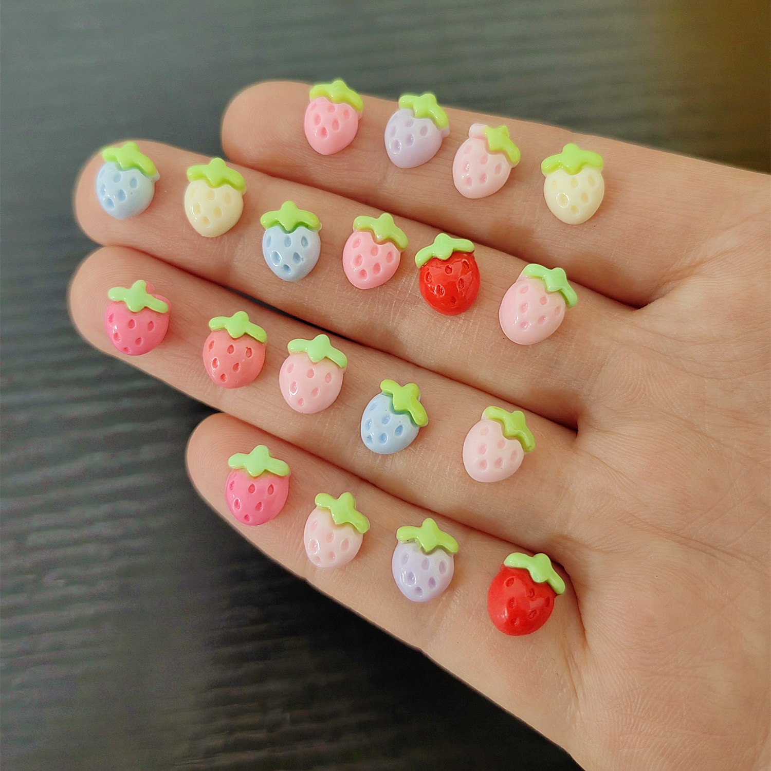 30 個新しいかわいい樹脂ミニ小さなイチゴの花フラットバック - Flower Preservation Resin のレビューと価格