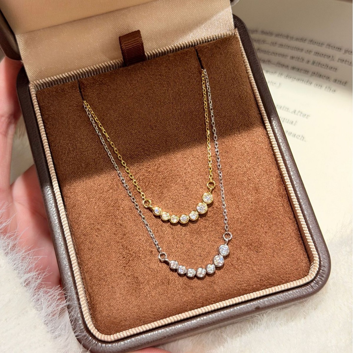 MOVESKI ベゼルセット ラウンド モアサナイト スマイ - Bezels Set Pendant のレビューと価格