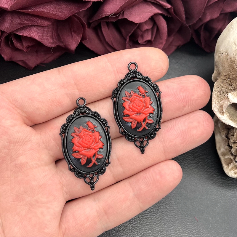 ゴシックローズカメオチャーム、黒の華やかな設定、ヴィンテージ - Flower Preservation Resin のレビューと価格