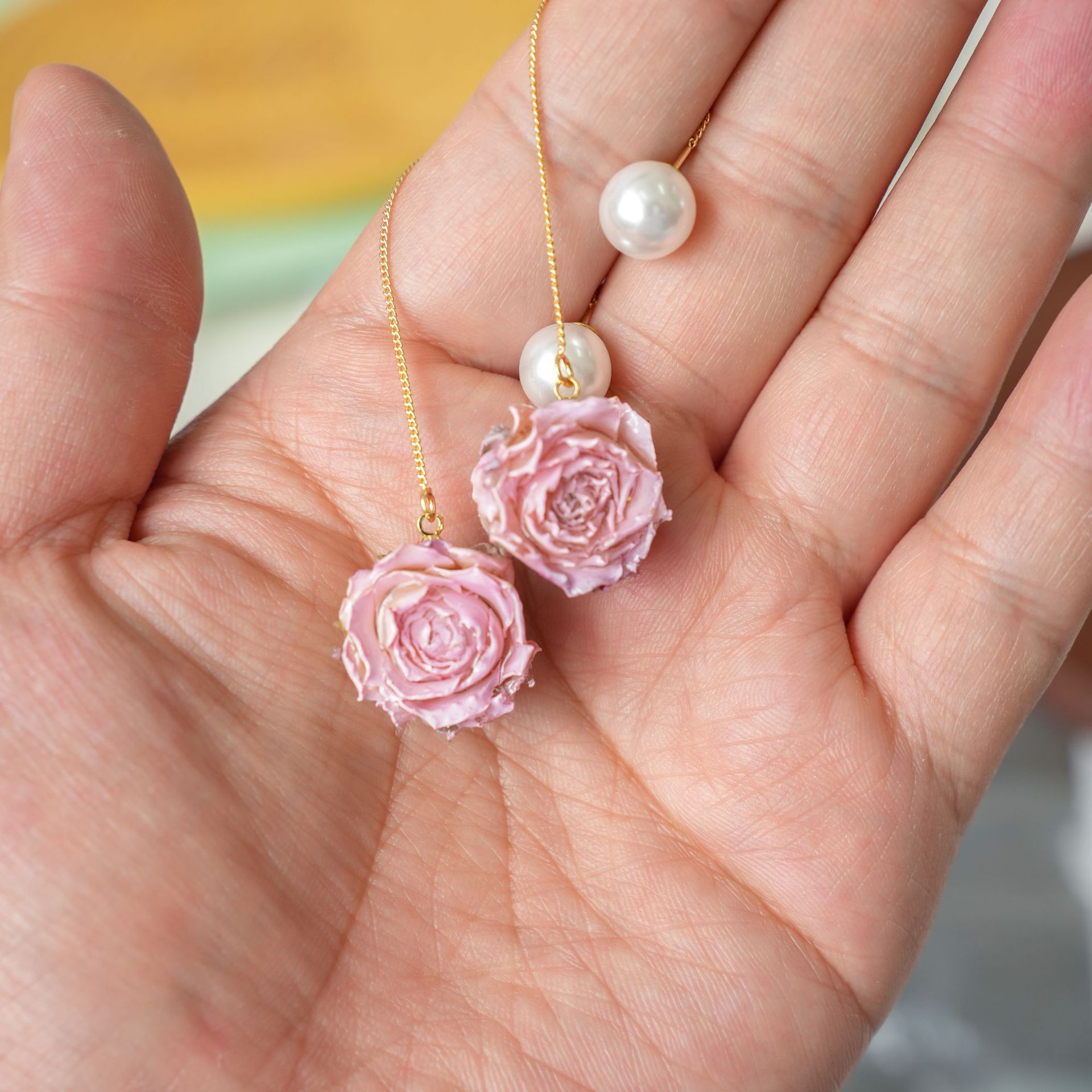 プリザーブドローズフラワーシリーズ エレガントロングイヤリン - Flower Preservation Resin のレビューと価格